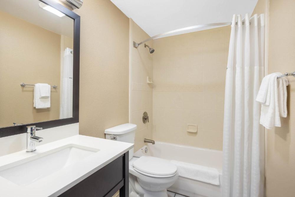 Deluxe Double Room with Two Double Beds - Non-Smoking interior